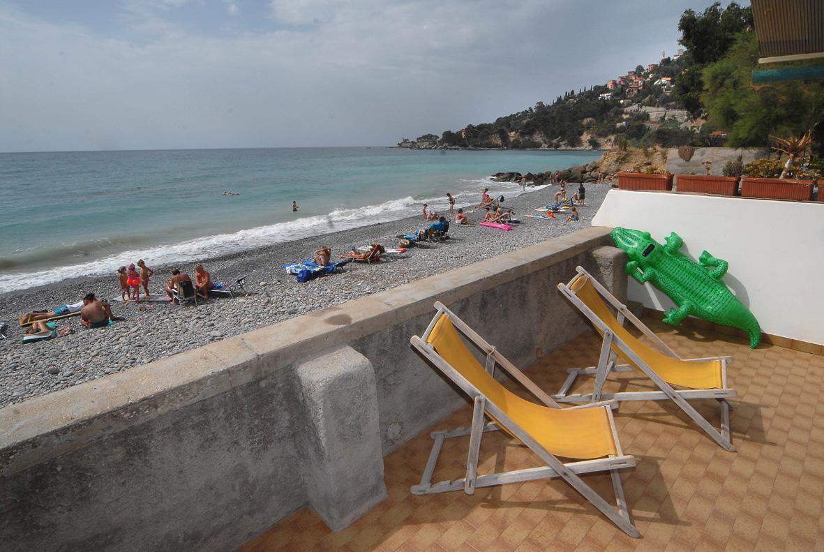 אפרטהוטל ונטימיגליה Holiday'S Beach מראה חיצוני תמונה