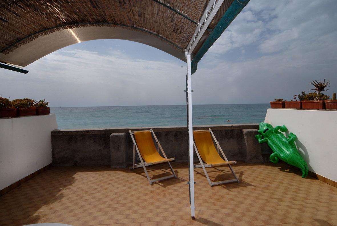 אפרטהוטל ונטימיגליה Holiday'S Beach מראה חיצוני תמונה