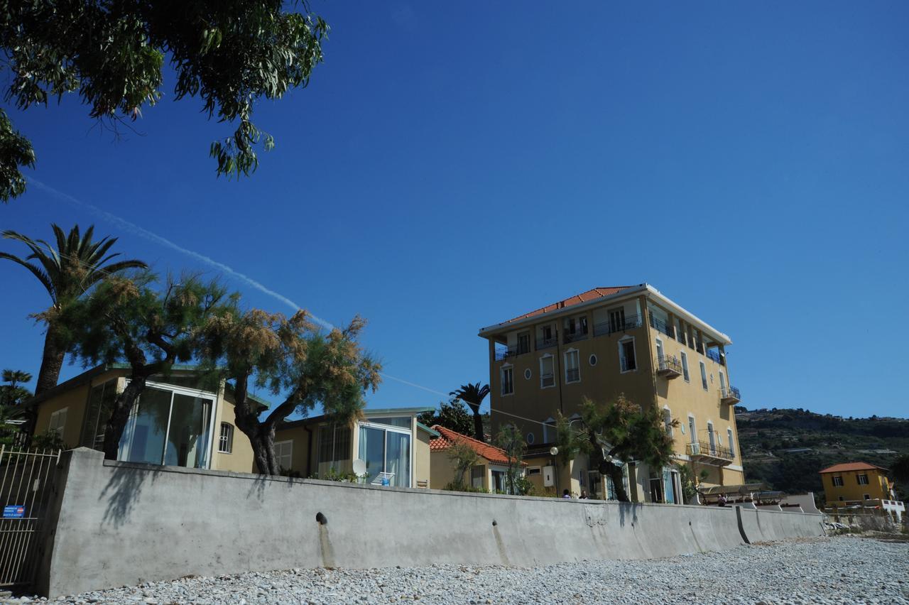 אפרטהוטל ונטימיגליה Holiday'S Beach מראה חיצוני תמונה