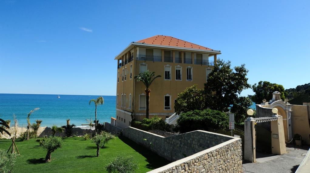 אפרטהוטל ונטימיגליה Holiday'S Beach מראה חיצוני תמונה